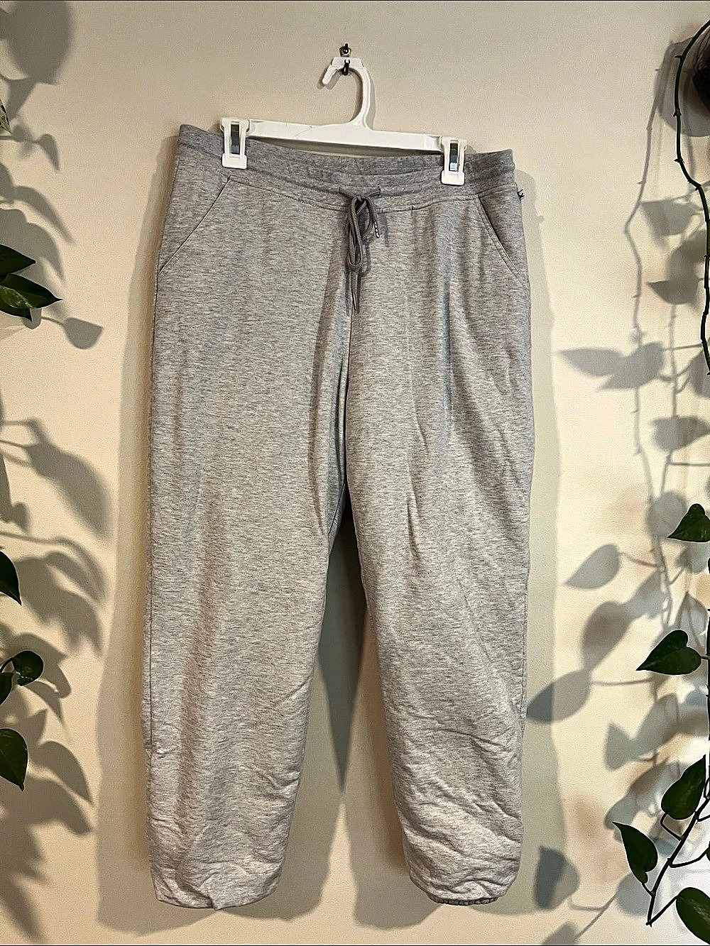 Eddie Bauer The Vintage Soft Faux Sherpa Lined Jogger Gray Joggers Medium